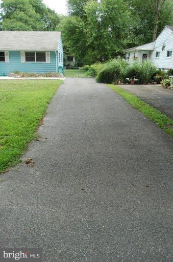 209 Old Magothy Bridge Road Pasadena, MD 21122 - Photo 2 of 15 Driveway