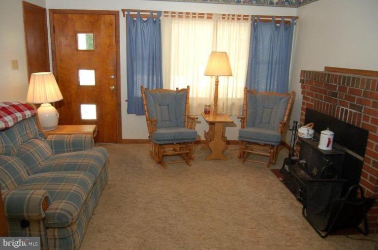 209 Old Magothy Bridge Road Pasadena, MD 21122 - Photo 8 of 15 Living Room