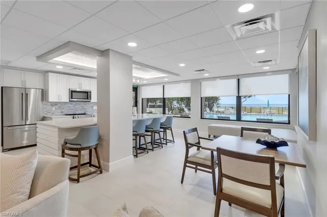 $4,000 | 3399 Gulf Shore Boulevard North, Unit 303, Naples, FL 34103