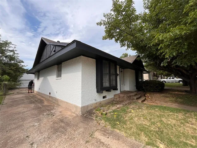 $228,900 | 1104 East Robert Street, Fort Worth, TX 76104