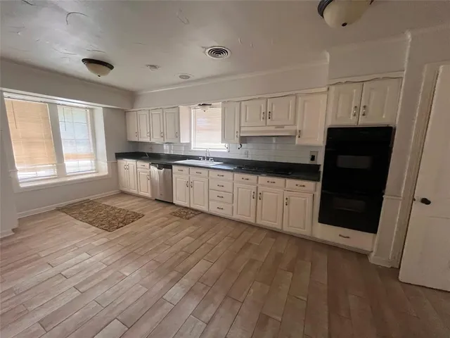 $228,900 | 1104 East Robert Street, Fort Worth, TX 76104