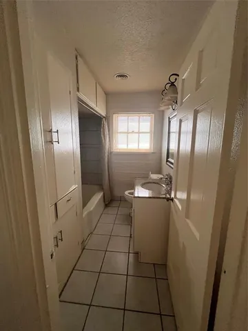 $228,900 | 1104 East Robert Street, Fort Worth, TX 76104