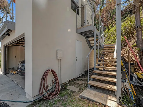 a view of entryway with a front door
