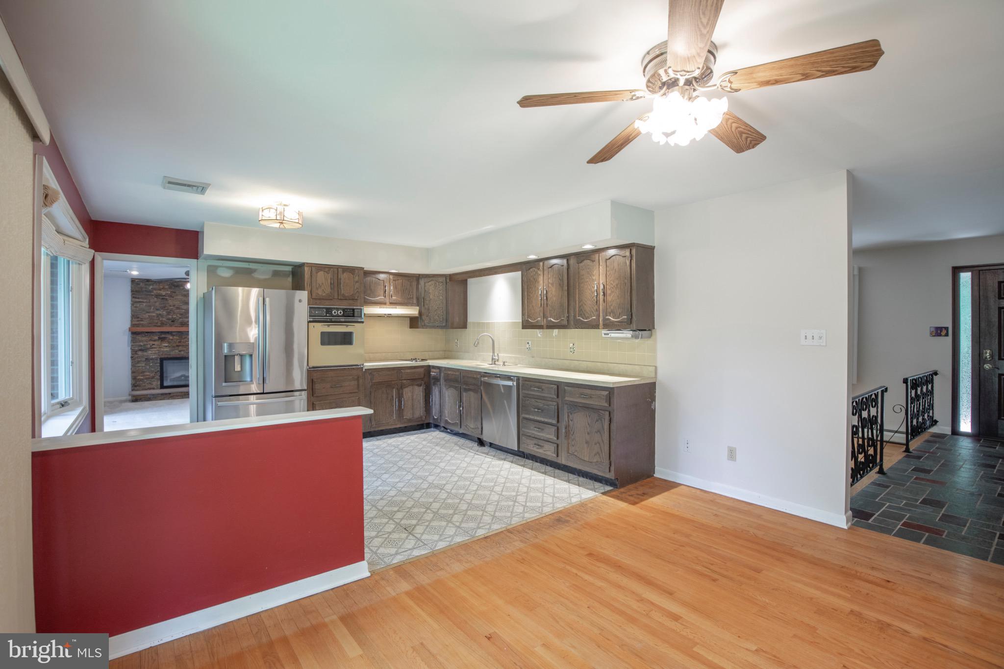 72 Heffner Road Royersford, PA 19468 - Photo 6 of 20 Tile entry leads to dining room/eat-in kitchen