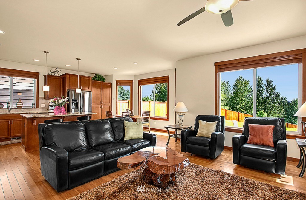 19001 4th Drive Southeast Bothell, WA 98012 - Photo 3 of 25 Gallery Image 3