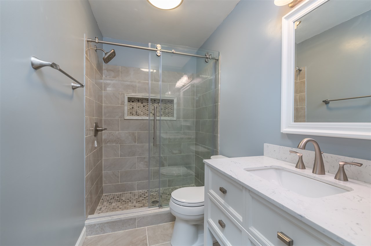 215 Orchard Grove Road Campobello, SC 29322 - Photo 23 of 34 Bath