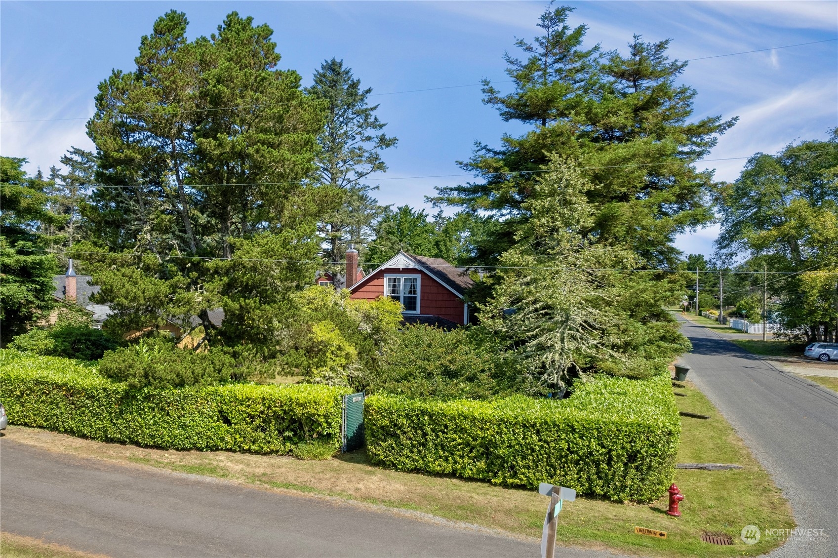 1115 43 Place Seaview, WA 98644 - Photo 2 of 33 Gallery Image 2