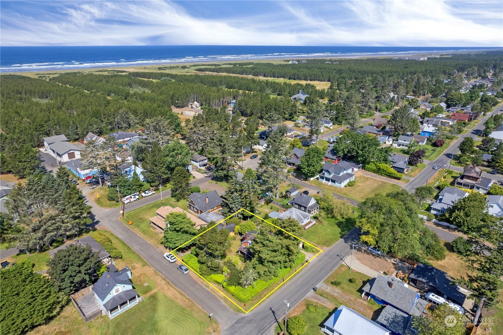 1115 43 Place Seaview, WA 98644 - Photo 3 of 33 Gallery Image 3