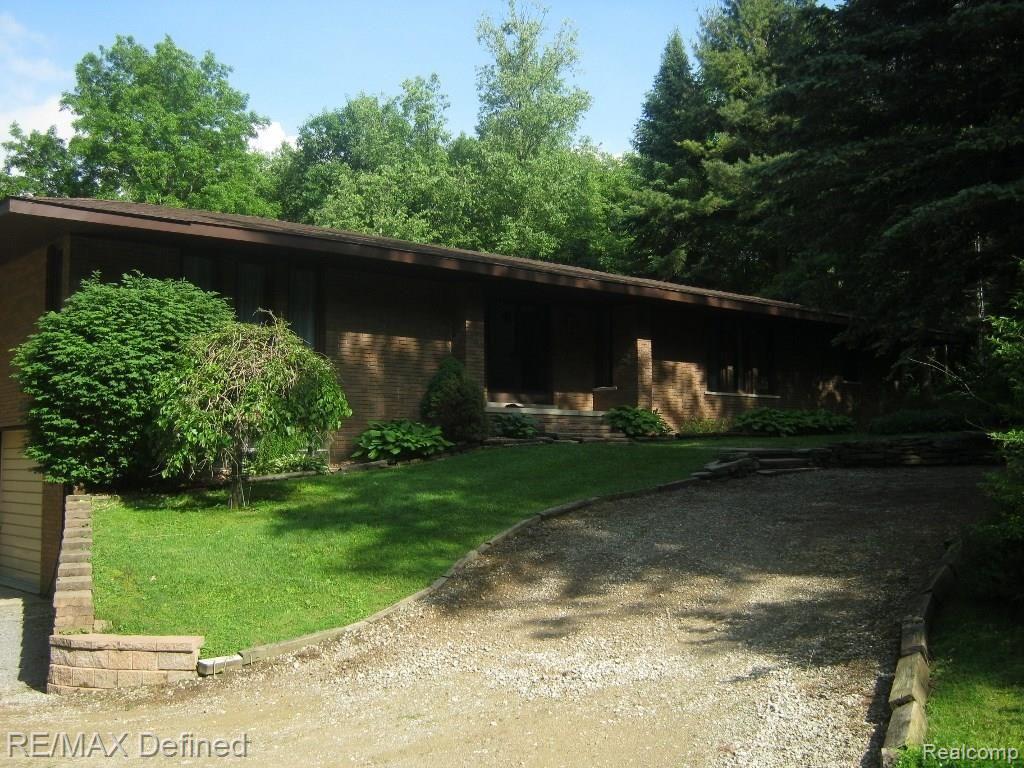 395 South Rochester Road Oakland, MI 48363 - Photo 2 of 23 Frontside 2 (1024x768) (1).jpg