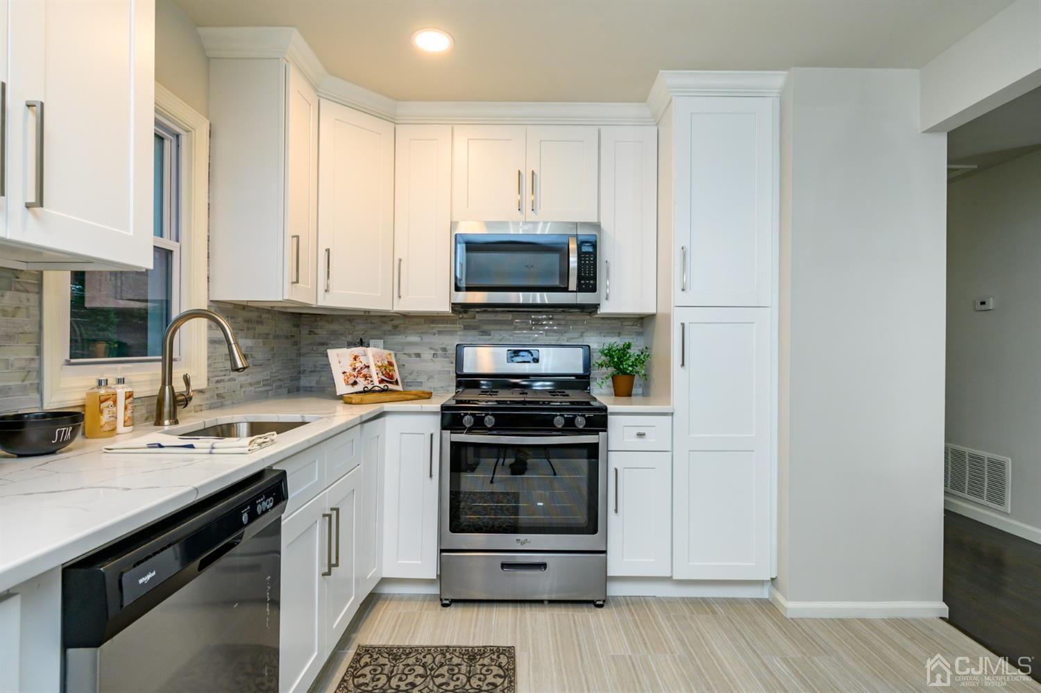 39 Wellington Road East Brunswick, NJ 08816 - Photo 12 of 44 Gallery Image 12