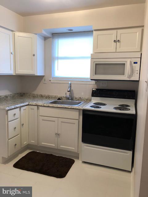 50 North Fellowship Road, Unit 1102 Maple Shade, NJ 08052 - Photo 8 of 9 Kitchen