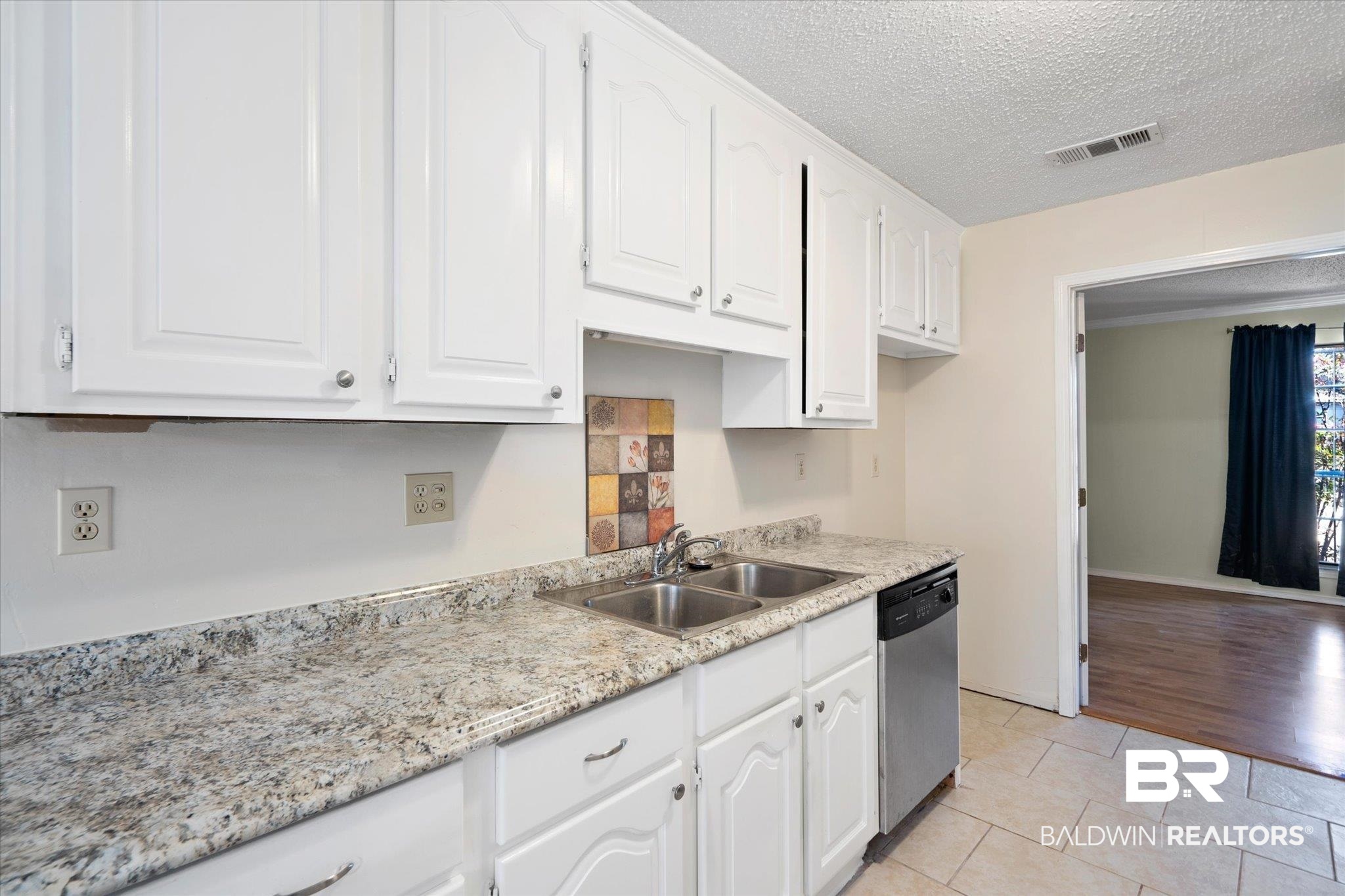 5812 Fern Valley Road Mobile, AL 36609 - Photo 6 of 23