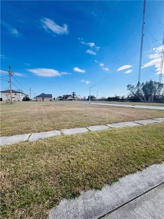$75,000 | 605 Daryl Drive, Chalmette, LA 70043