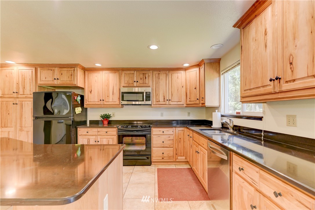 12604 Hubbard Road Southeast Rainier, WA 98576 - Photo 11 of 30 Gallery Image 11
