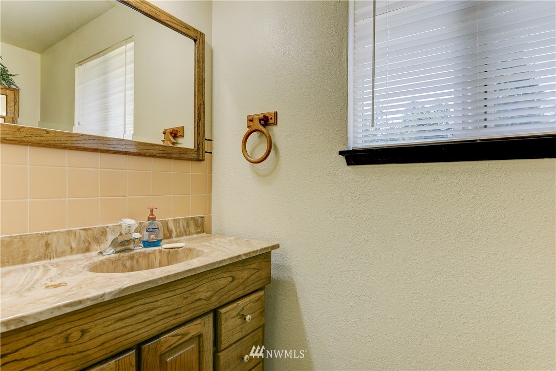 12604 Hubbard Road Southeast Rainier, WA 98576 - Photo 13 of 30 Gallery Image 13