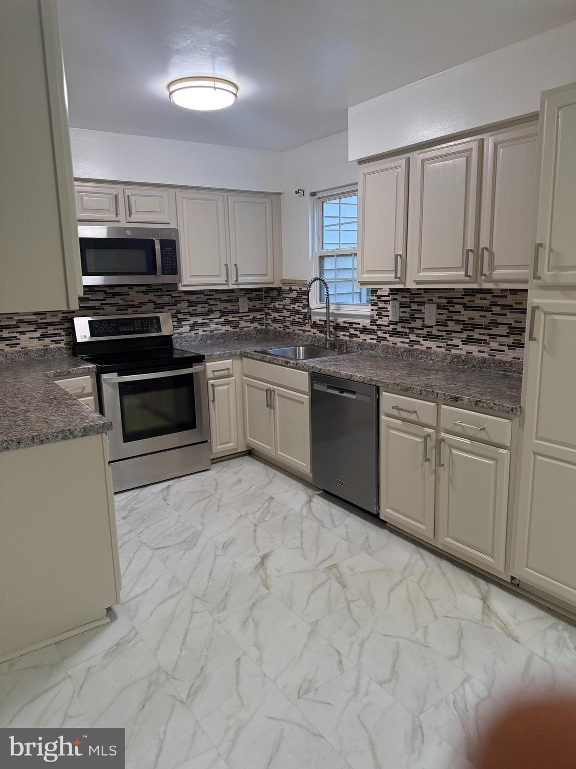 18 Hunters Gate Court Silver Spring, MD 20904 - Photo 15 of 59 Kitchen