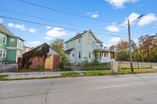 $3,200 | 87 Winnikee Avenue, Poughkeepsie, NY 12601