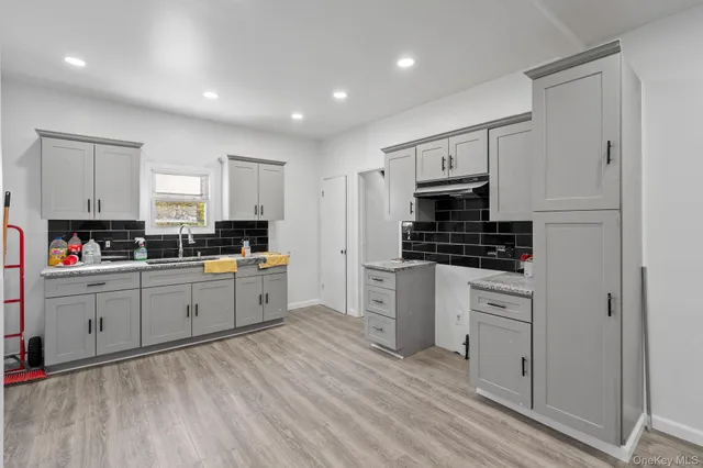 $3,200 | 87 Winnikee Avenue, Poughkeepsie, NY 12601