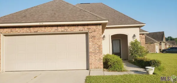 $2,400 | 644 Greenwich Drive, Baton Rouge, LA 70820
