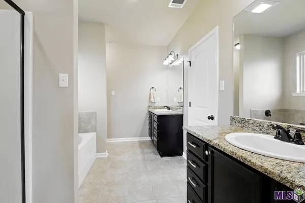 $2,400 | 644 Greenwich Drive, Baton Rouge, LA 70820