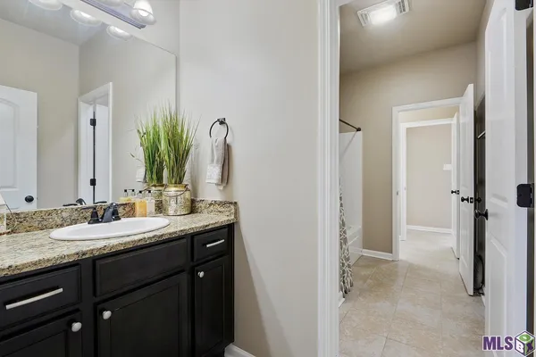 $2,400 | 644 Greenwich Drive, Baton Rouge, LA 70820