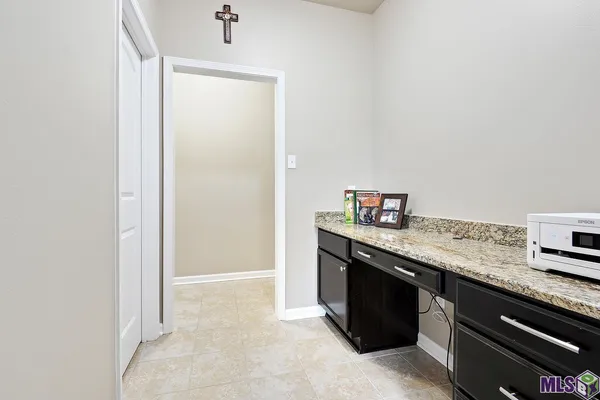 $2,400 | 644 Greenwich Drive, Baton Rouge, LA 70820