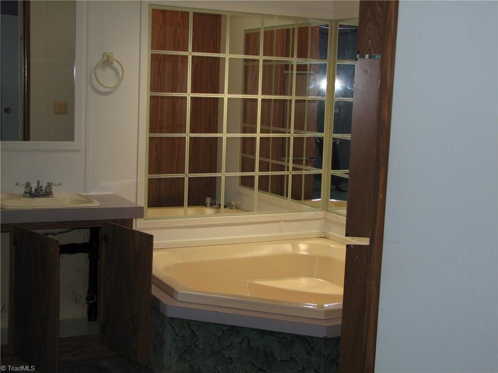 705 Frank Road Denton, NC 27239 - Photo 7 of 12 Gallery Image 7