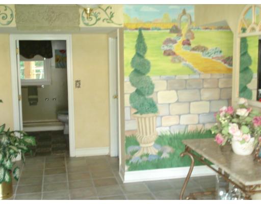 17 Westgate Road Framingham, MA 01701 - Photo 6 of 16 Gallery Image 6