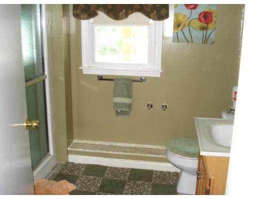 17 Westgate Road Framingham, MA 01701 - Photo 9 of 16 Gallery Image 9