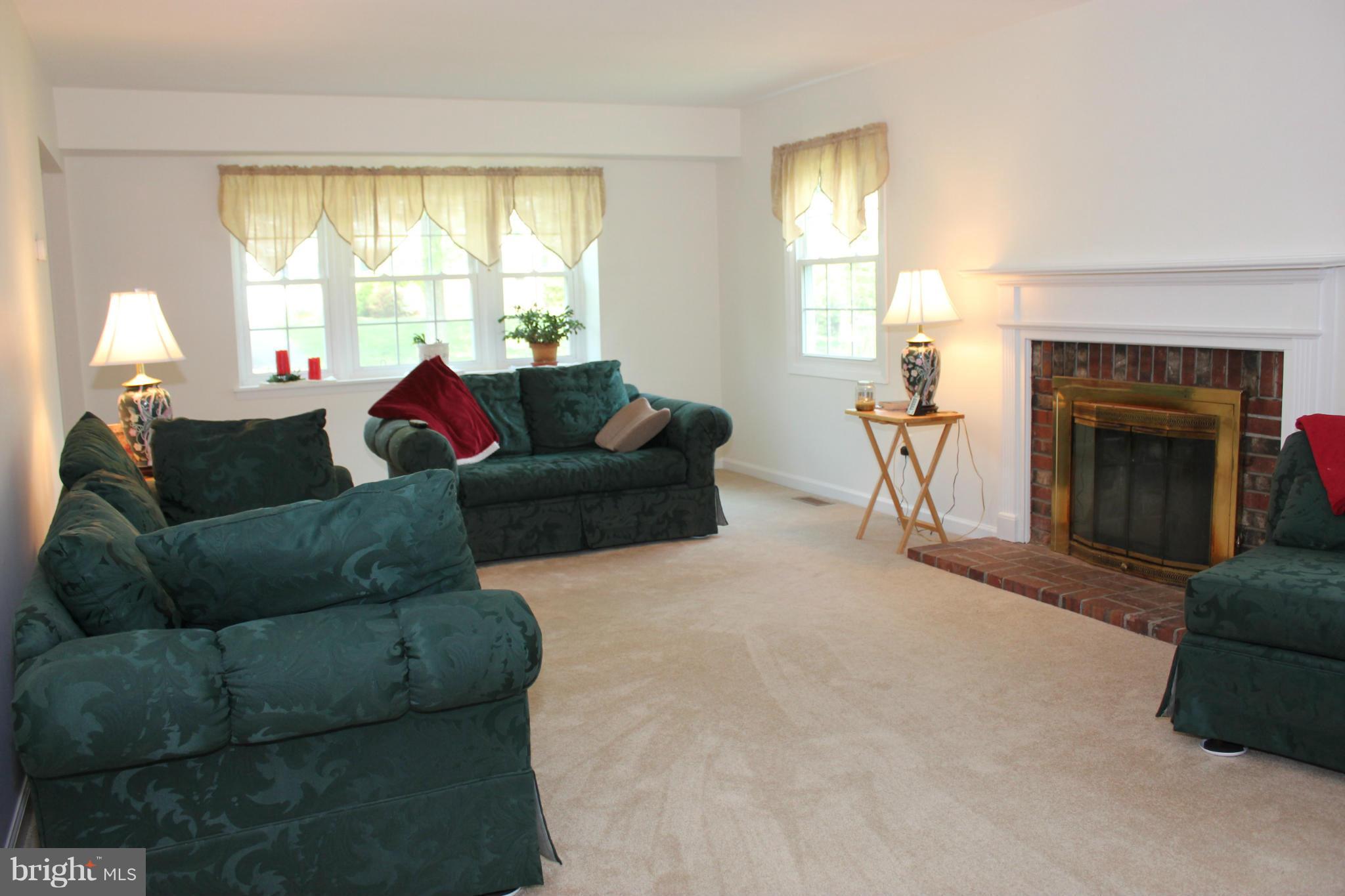 8707 Crystal Rock Lane Laurel, MD 20708 - Photo 17 of 30 Living Room