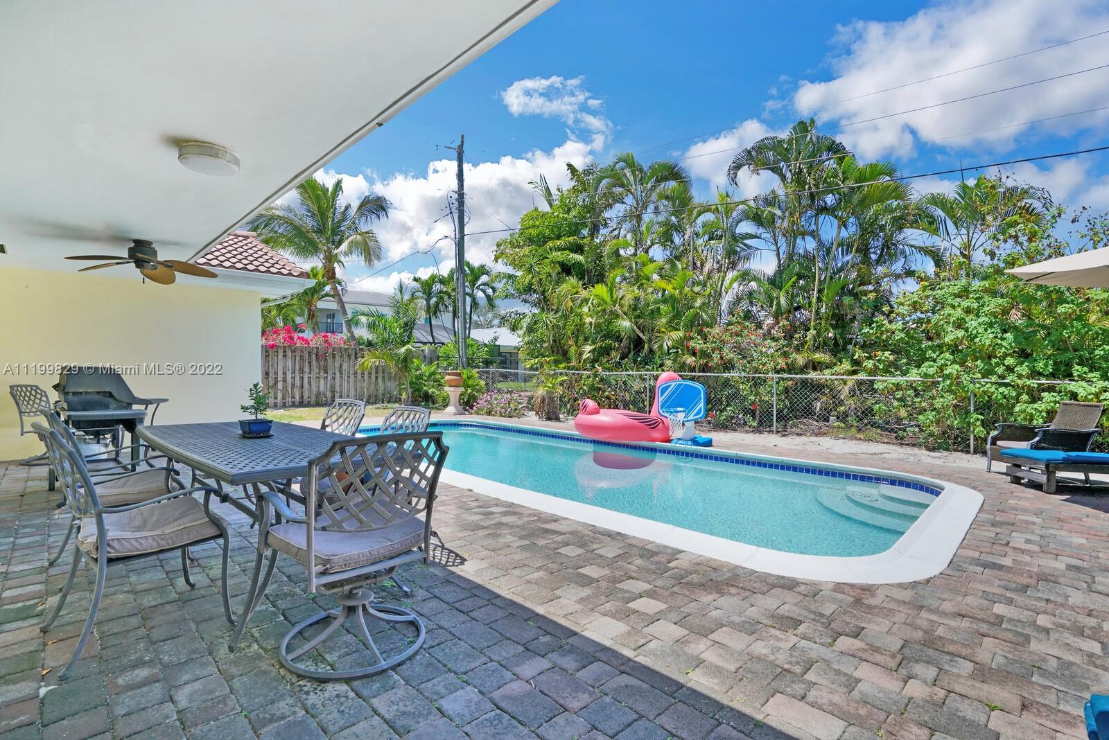 365 Northeast 3rd Street Boca Raton, FL 33432 - Photo 20 of 25 a view of a chairs and table in the patio