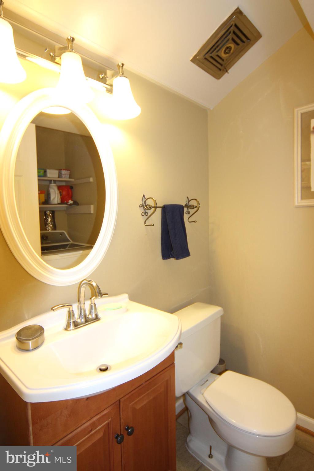 8220 Tory Road, Unit 144 Springfield, VA 22152 - Photo 13 of 27 Powder Room Main Level