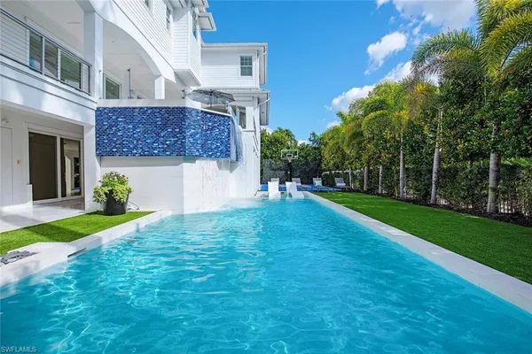 $13,950,000 | 140 3rd Avenue South, Naples, FL 34102