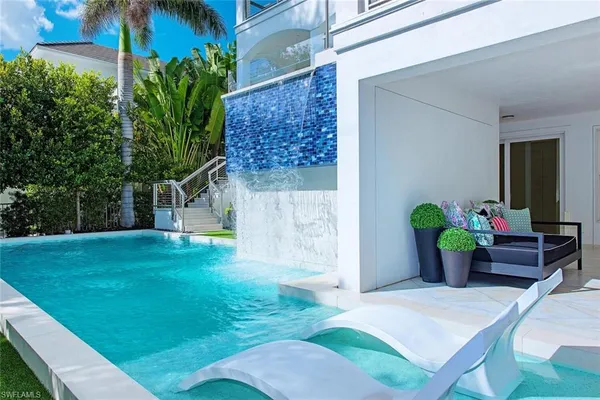 $13,950,000 | 140 3rd Avenue South, Naples, FL 34102