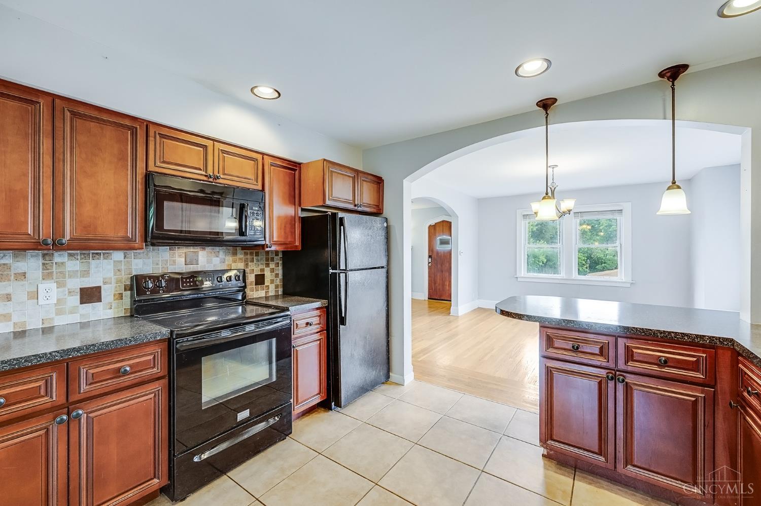 437 Samoht Ridge Road Cincinnati, OH 45238 - Photo 10 of 46
