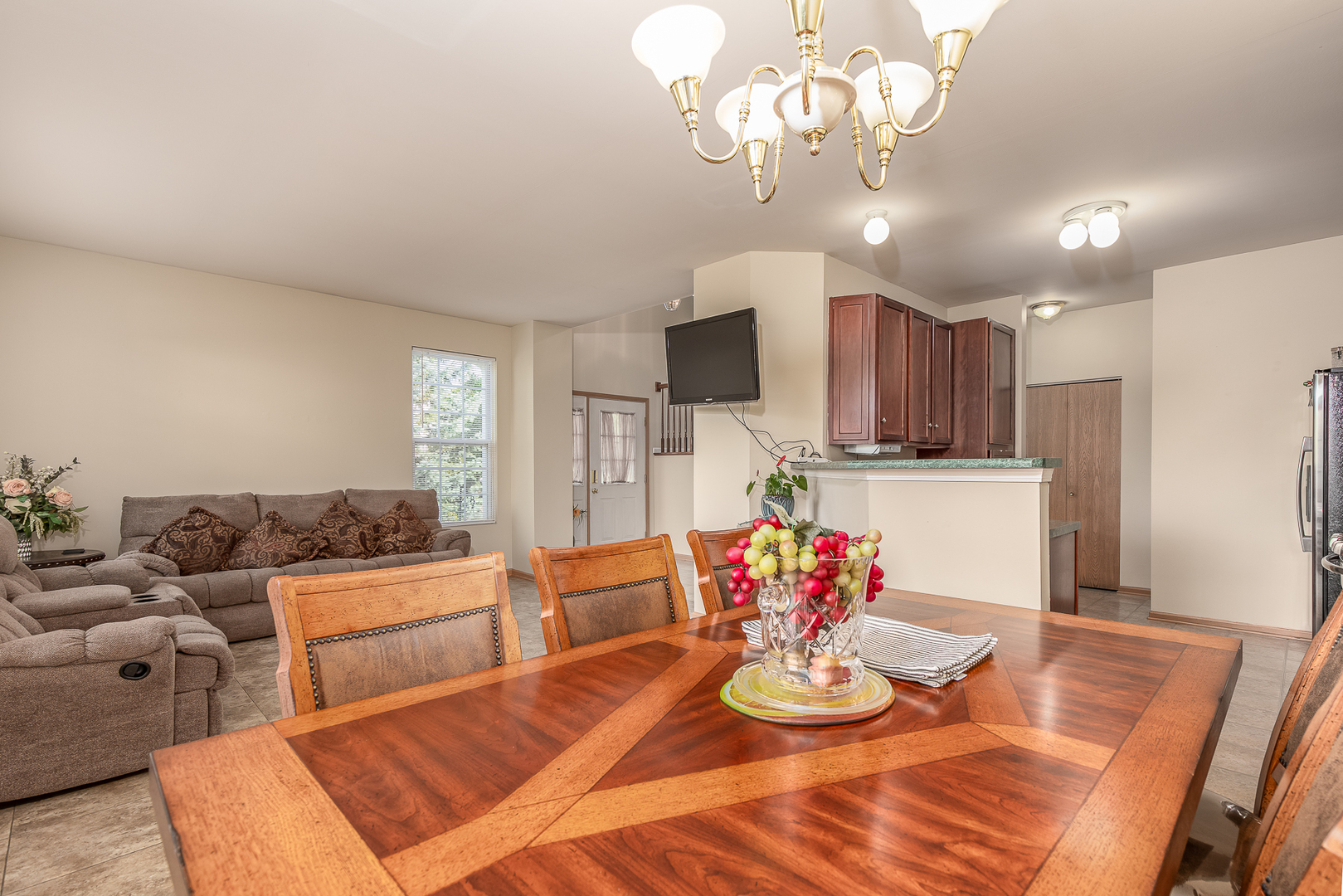 1902 Crestview Circle, Unit 1902 Romeoville, IL 60446 - Photo 12 of 32 a view of a dining room with furniture