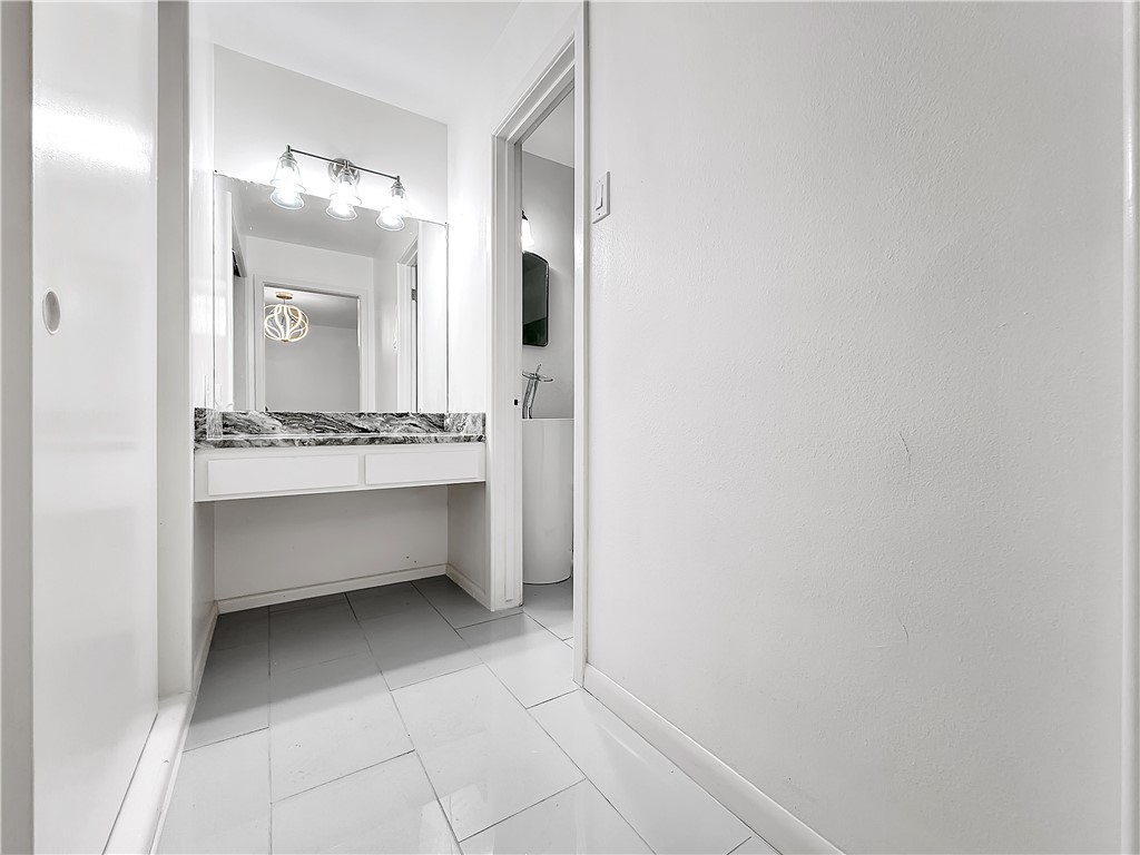 4115 Meridian Place Corpus Christi, TX 78411 - Photo 14 of 24 a bathroom with a sink a mirror and a bathtub