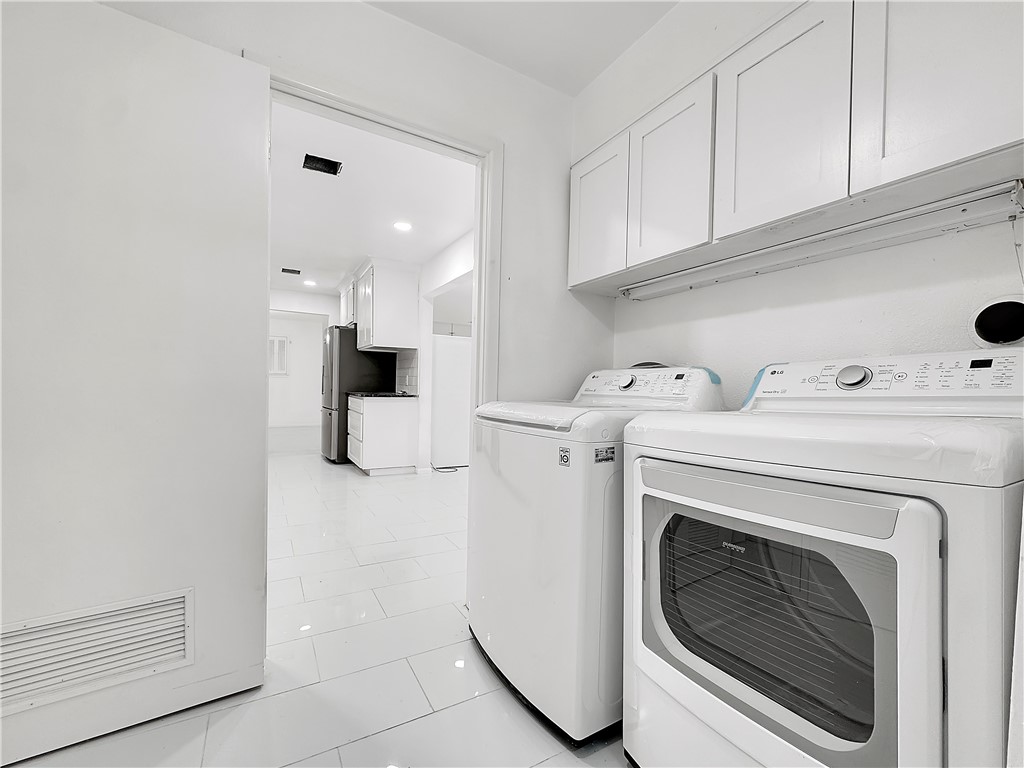 4115 Meridian Place Corpus Christi, TX 78411 - Photo 17 of 24 a utility room with dryer and washer
