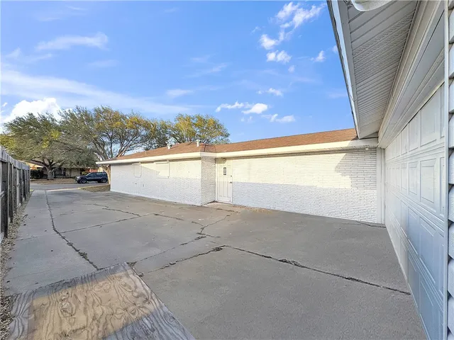 $489,000 | 4115 Meridian Place, Corpus Christi, TX 78411