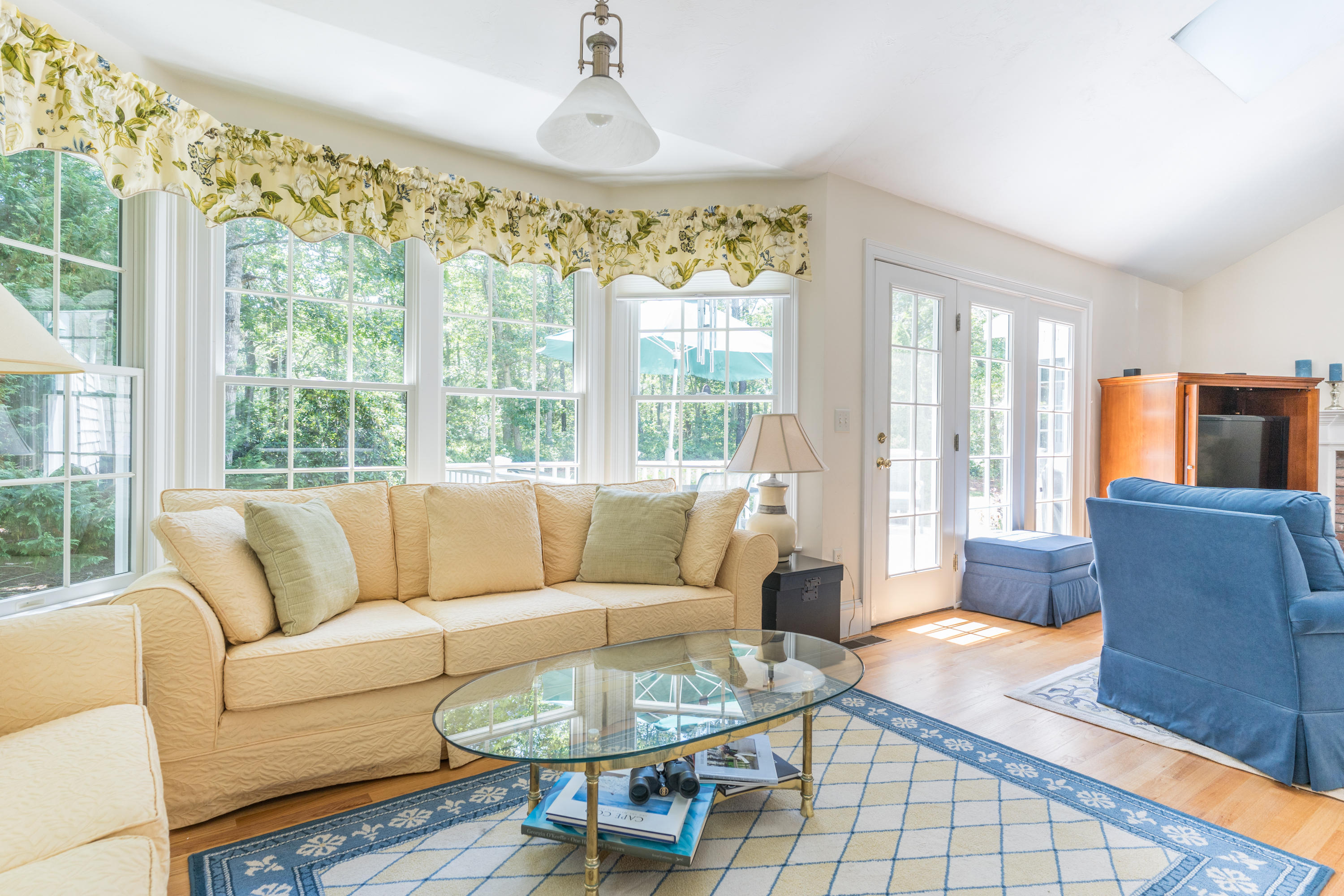 4 Harding Lane Harwich, MA 02645 - Photo 15 of 42 livroom