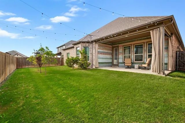 a view of a house with backyard and porch