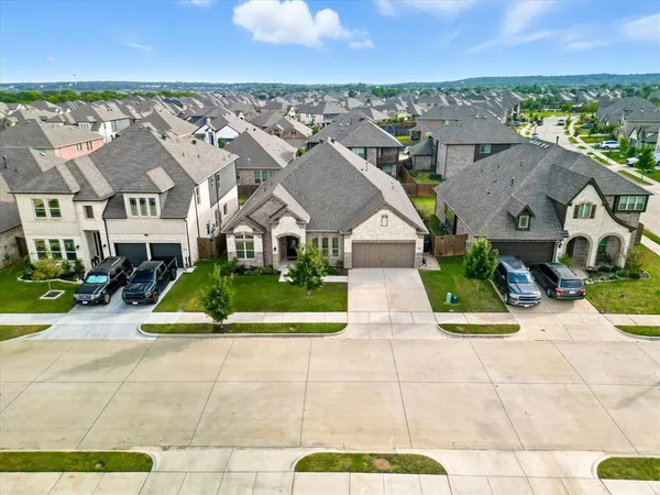 a view of multiple houses with a yard