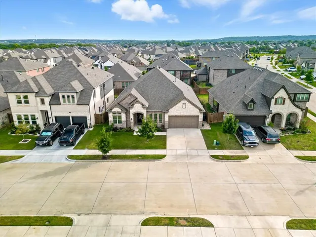 a view of multiple houses with a yard