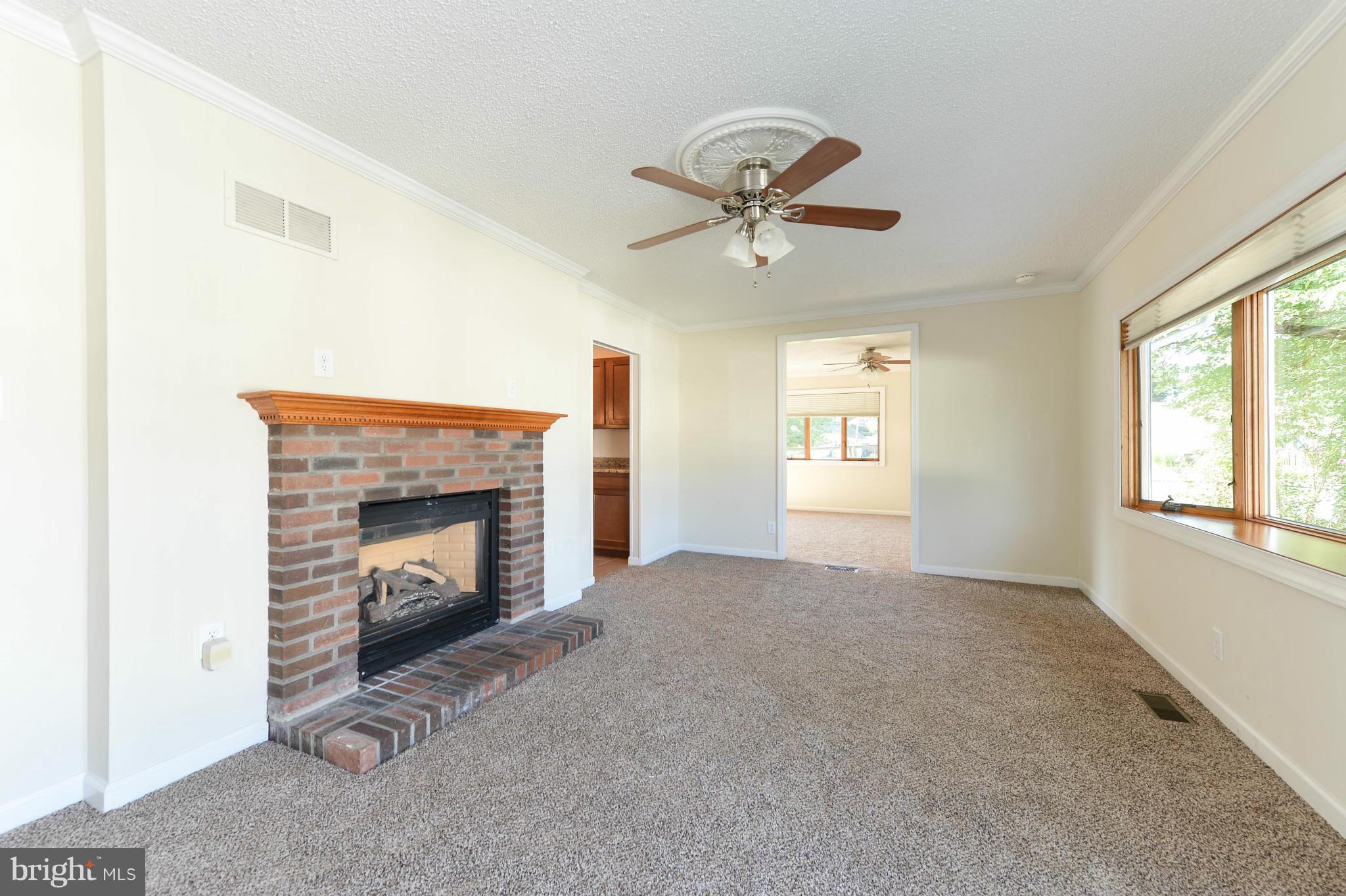 100 Friendship Road Elkton, MD 21921 - Photo 3 of 20 Living Room, 18 x 11