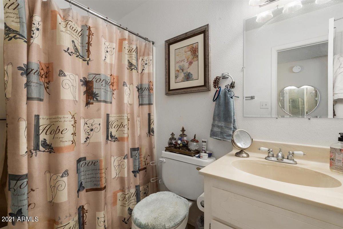 3437 West Shangri-la Road Phoenix, AZ 85029 - Photo 14 of 18 11-Bathroom