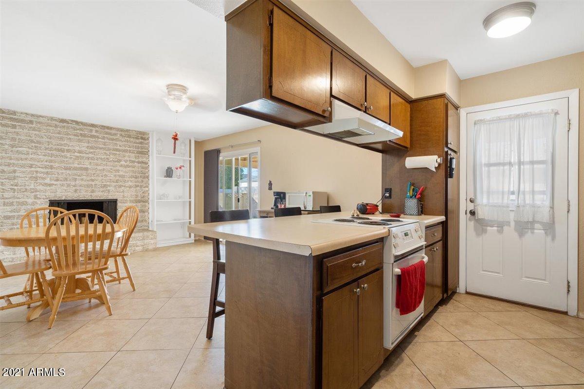3437 West Shangri-la Road Phoenix, AZ 85029 - Photo 7 of 18 04-Kitchen