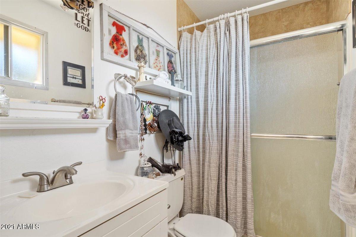 3437 West Shangri-la Road Phoenix, AZ 85029 - Photo 10 of 18 07-Primary Bathroom