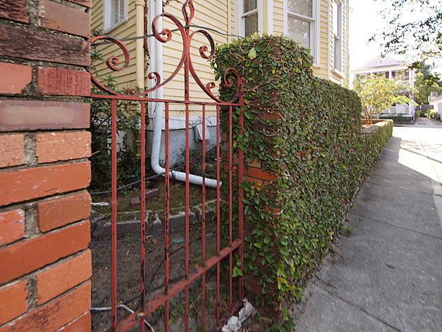 82 1/2 Spring Street Charleston, SC 29403 - Photo 29 of 30 82 Spring 27