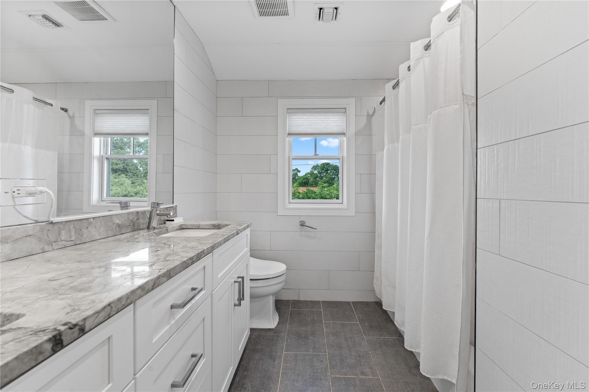 79 Joyce Road Plainview, NY 11803 - Photo 17 of 22