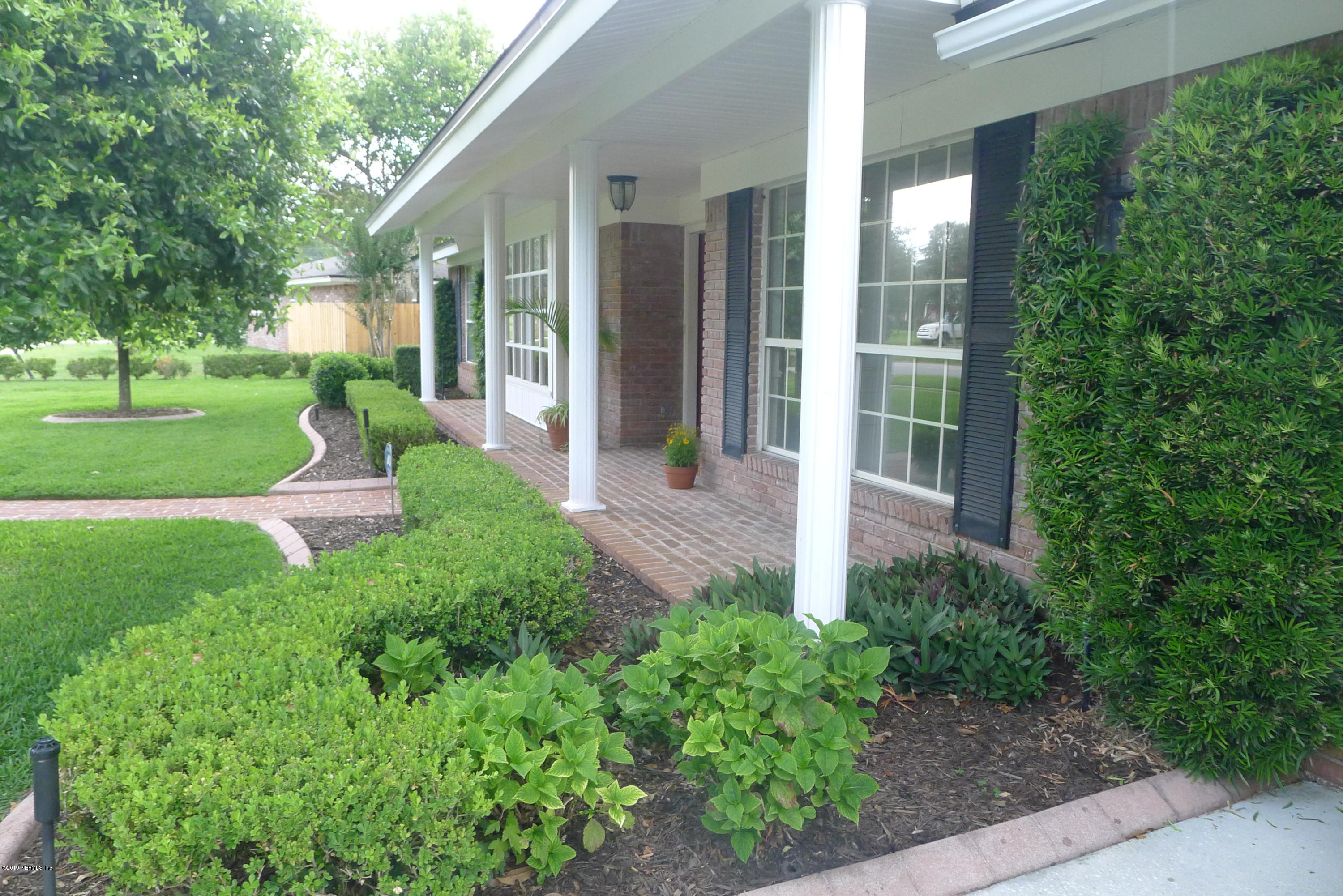 1060 Lido Road Jacksonville, FL 32216 - Photo 2 of 37 meticulous landscaping